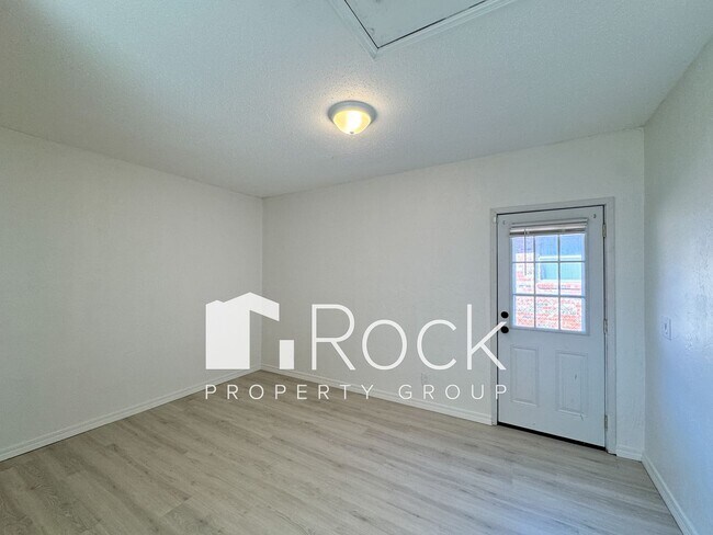 Building Photo - 3Bed/1Bath Home in Moore with Covered Fron...