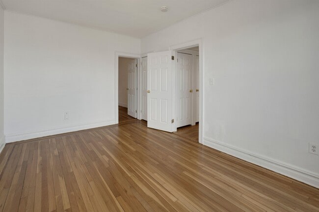 Building Photo - 56 Glenwood Ave