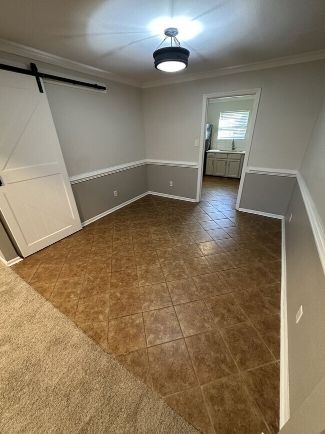 Building Photo - 3 Bedroom 2.5 Bathroom Condo!