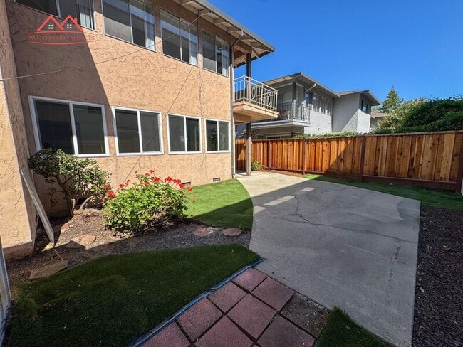 Building Photo - 411 College Ave