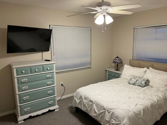 Building Photo - 3193 Desoto Dr