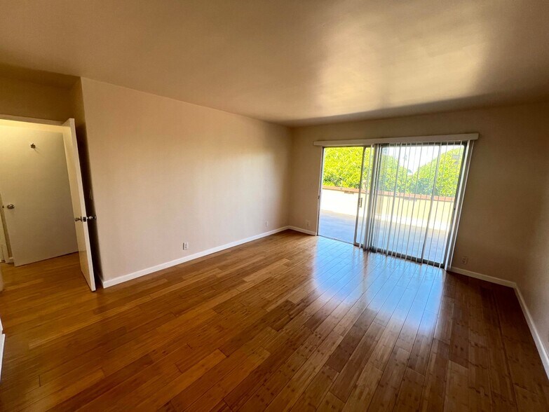 Building Photo - 2637 S Centinela Ave