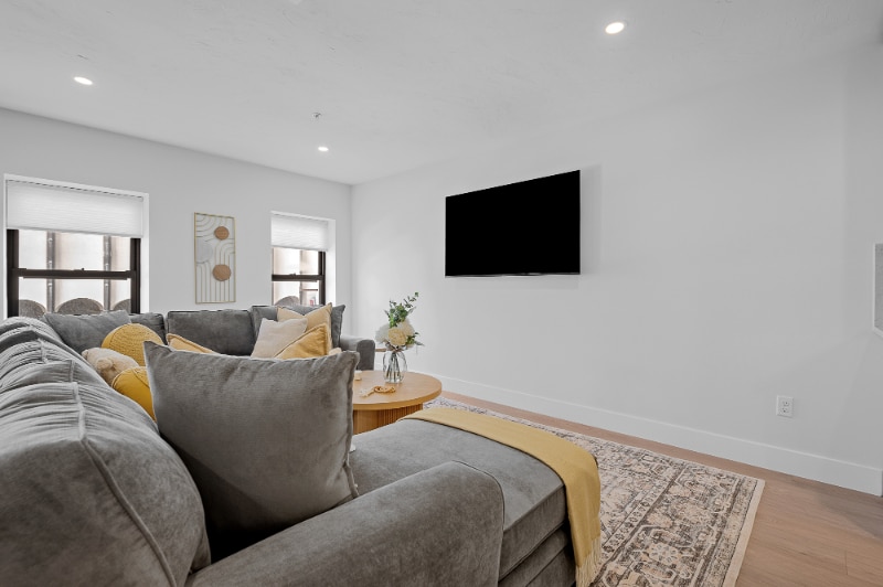 Building Photo - 416 Main St