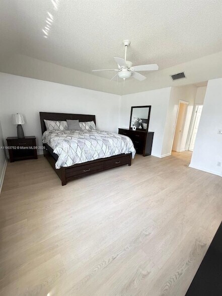 Building Photo - 11690 Briarwood Cir