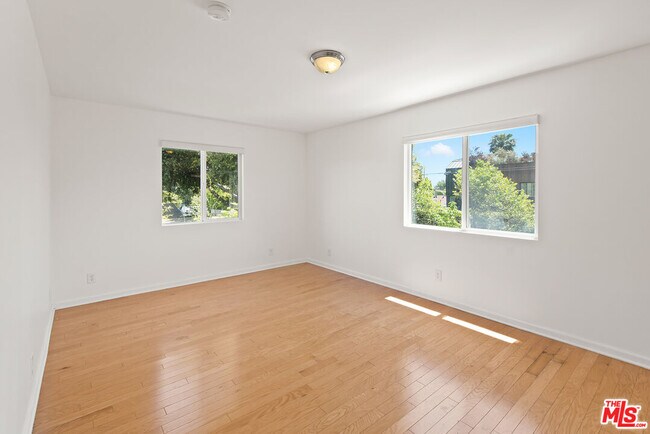 Building Photo - 653 Sunset Ave