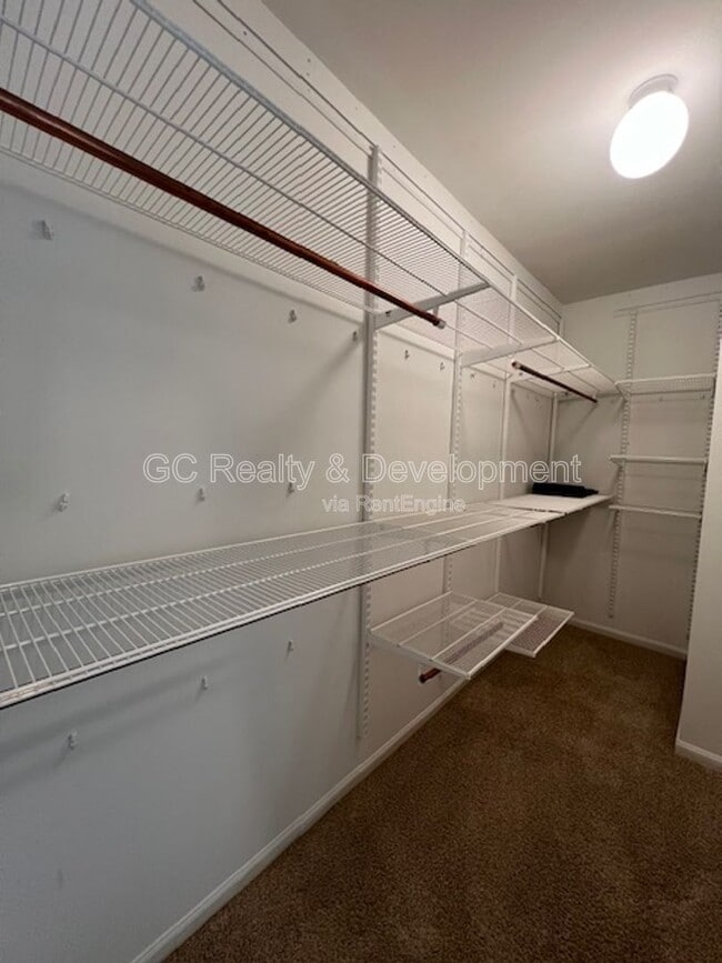 Building Photo - 498 Grosvenor Ln