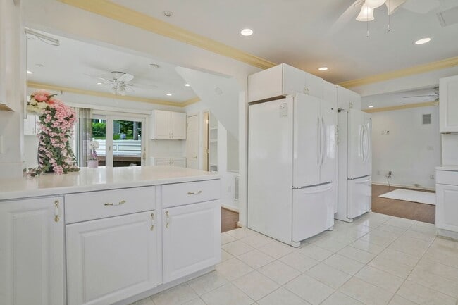 Building Photo - North Arlington 4 BR 5.5 BA Home