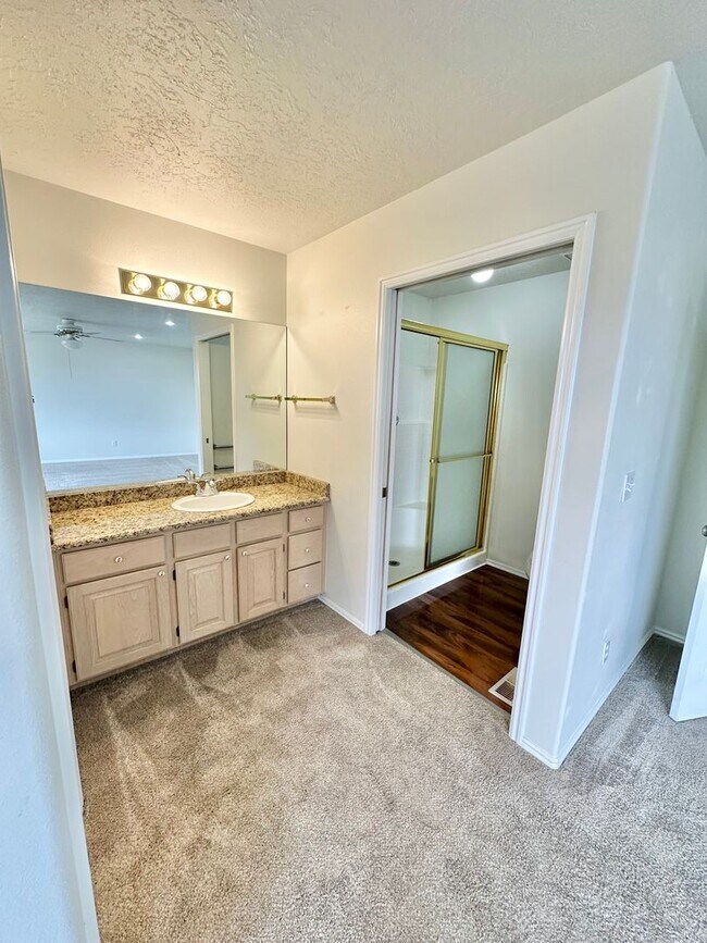 Building Photo - 4 bedrooms plus 2 additional areas. Price Reduced!!