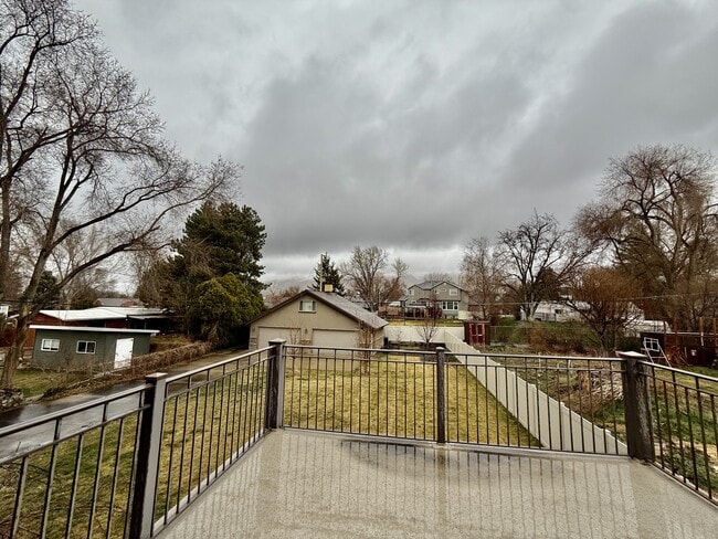 Building Photo - 6819 S Greenfield Way