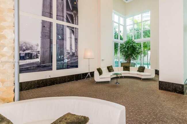 Building Photo - 950 Brickell Bay Dr