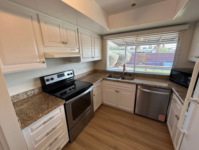 Building Photo - 8601 E Orange Blossom Ln