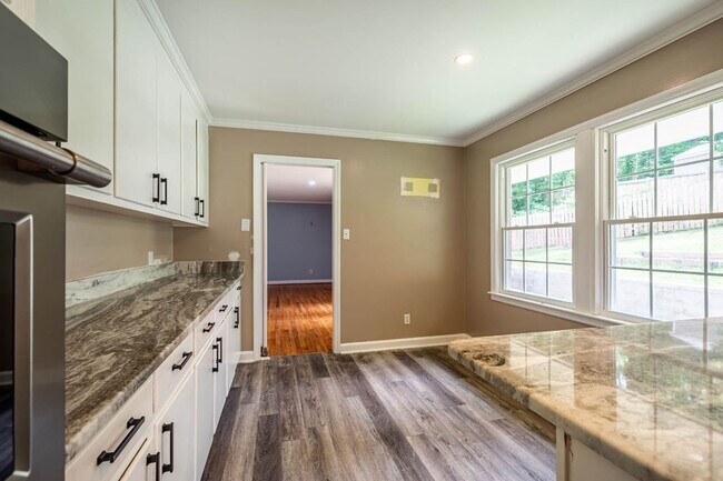 Building Photo - 4222 Arbutus Dr