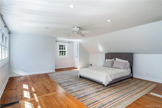 Building Photo - 25 Tamarack Way