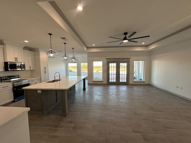 Building Photo - 609 Enchanted Way