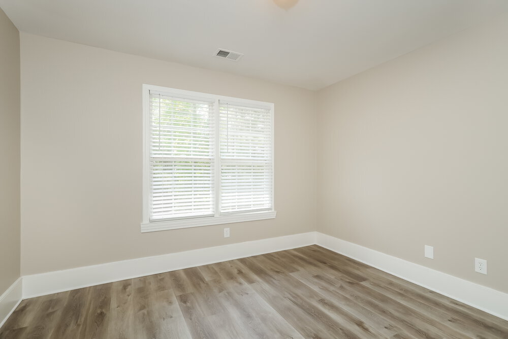 Building Photo - 3073 Essex Dr