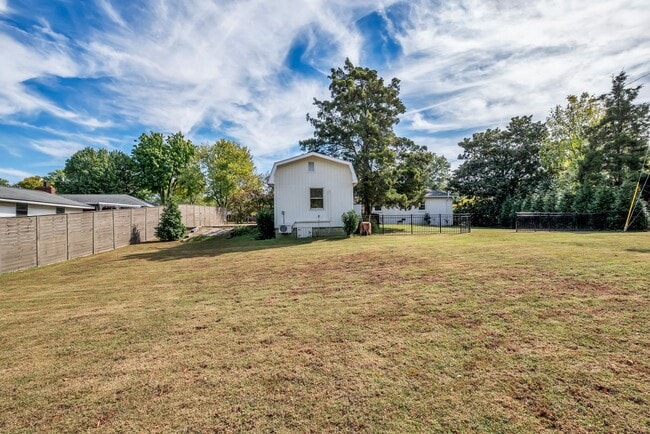 Building Photo - Stunning 3BR/2BA Home in the Highly Sought...