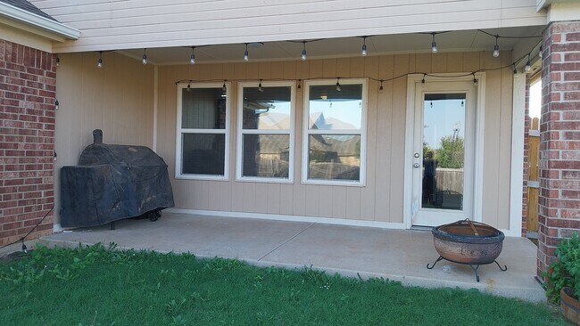 Building Photo - 18116 Viento Dr