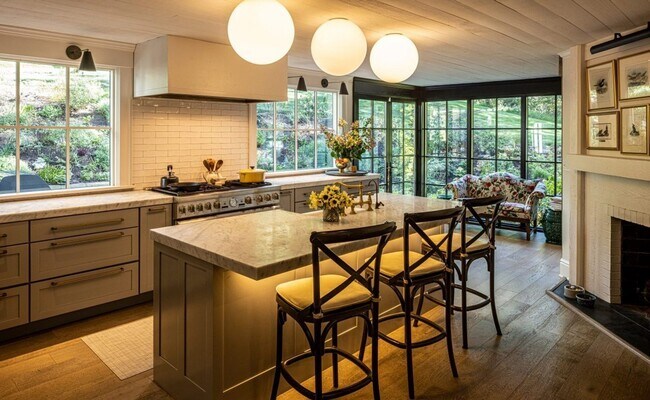 Building Photo - Exquisite home in Fox Chapel