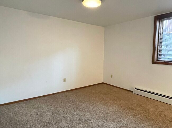 Primary bedroom - 501 Teller St