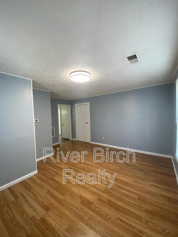 Building Photo - 1600 S 6th St