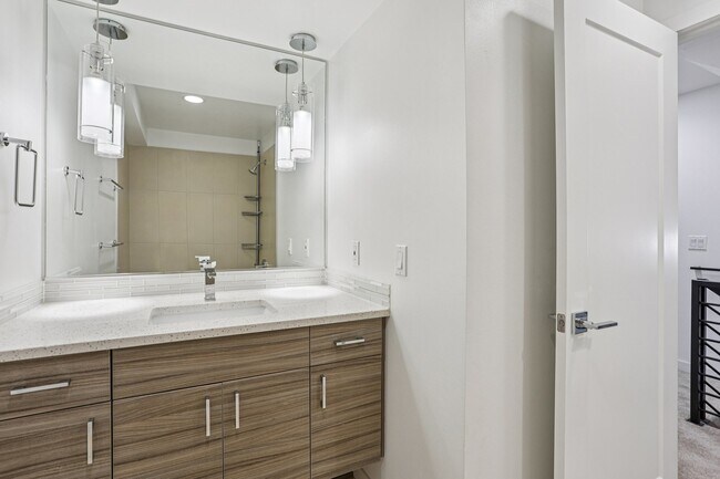 Building Photo - 256 E Roanoke St