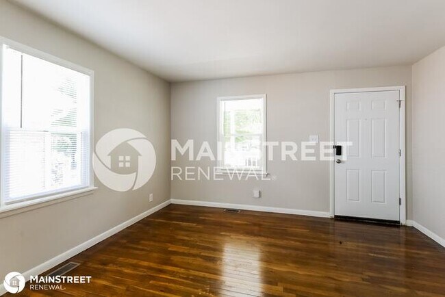 Building Photo - 922 N Harbison Ave