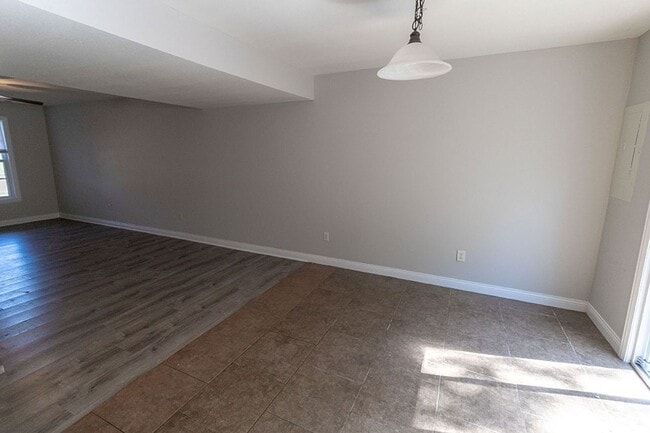 Building Photo - 4700 Dehaven Dr