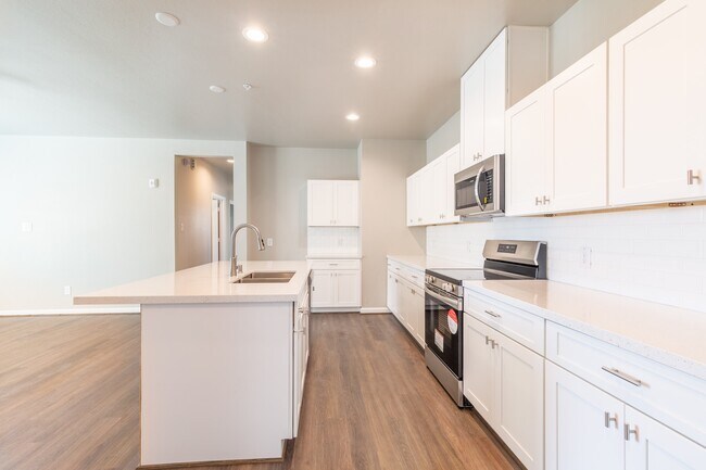 Building Photo - 115 Park Place Cir