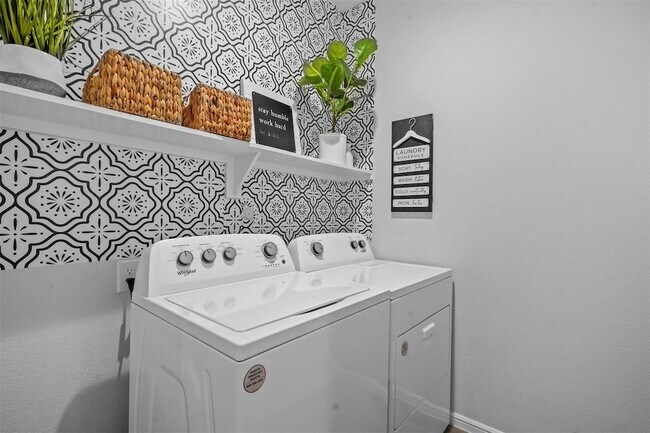 Building Photo - 8916 Old Rawhide Ln