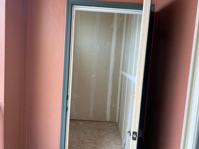 Building Photo - Large garage with attached spacious 2 bedroom townhome
