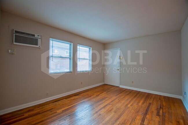 Building Photo - 944 St Charles Ave NE