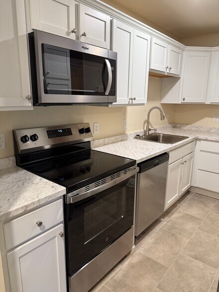 Building Photo - 586 Franklin St