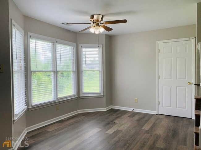 Building Photo - 61 Garden Hills Dr
