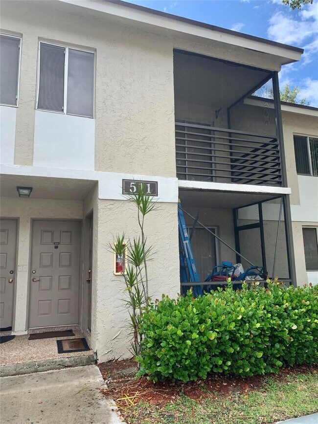 Building Photo - 511 Gardens Dr