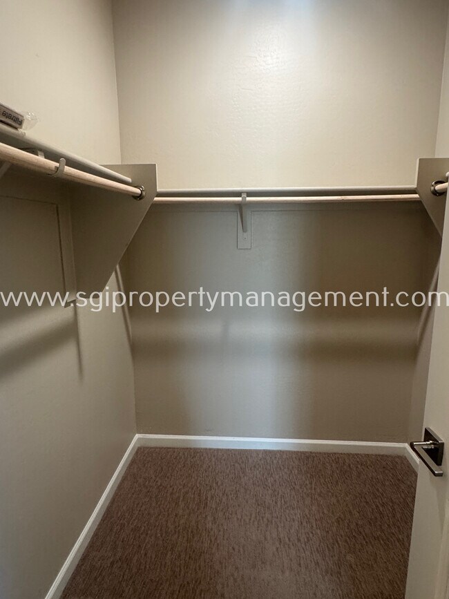 Building Photo - 17322 W Country Club Terrace
