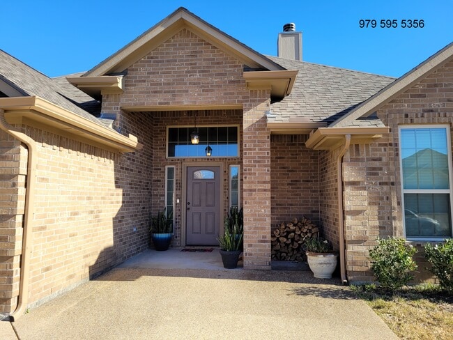 Building Photo - 1204 Robinsville Ct