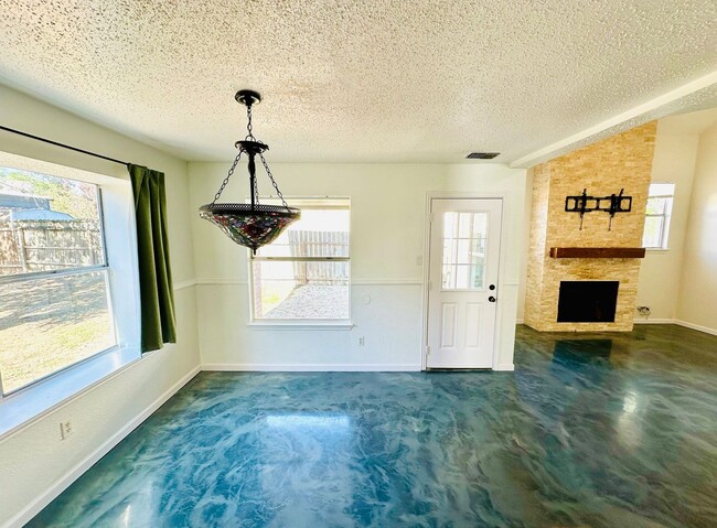 Building Photo - A Stunning 3-Bedroom 2.5-Bath 2 Storey Hom...