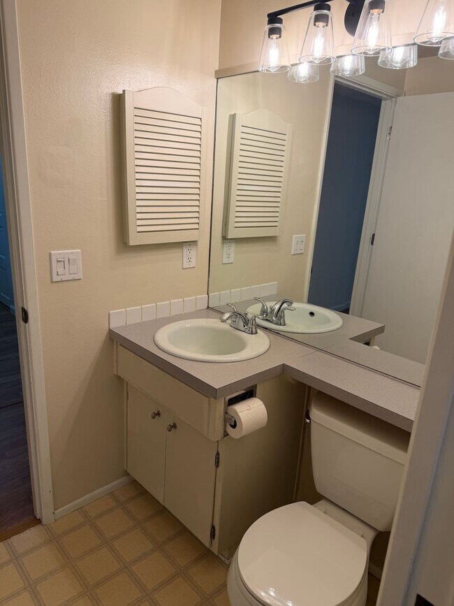 Building Photo - Beautiful 4 bedroom, 3 bathroom home in Eugene!