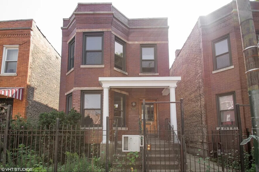Building Photo - 2509 W Diversey Ave