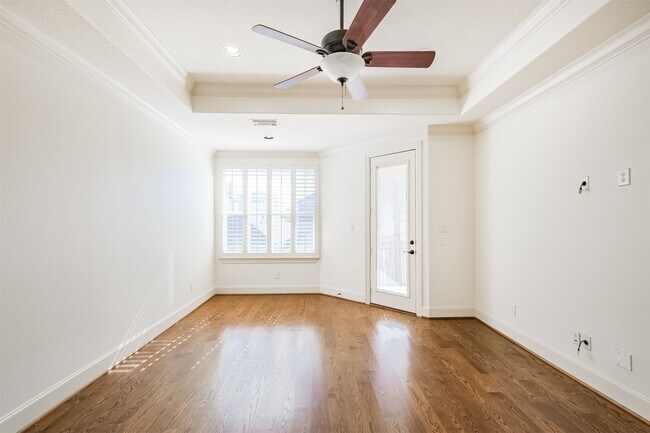 Building Photo - 407 W Bell St