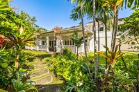 Building Photo - Beach Home, Steps Away From World Famous L...