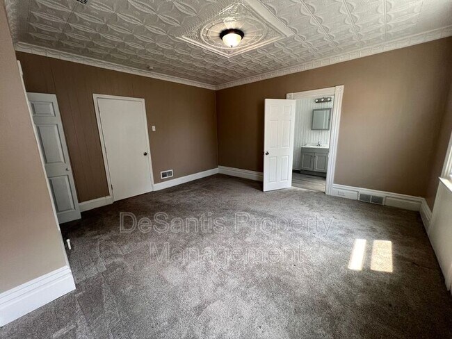 Building Photo - 1104 Brabec St