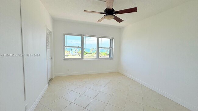 Building Photo - 4117 Bougainvilla Dr