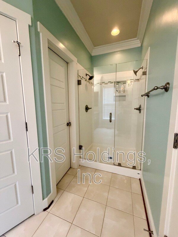 Building Photo - 2058 Avinity Loop