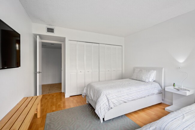 Building Photo - 5000 N Ocean Blvd