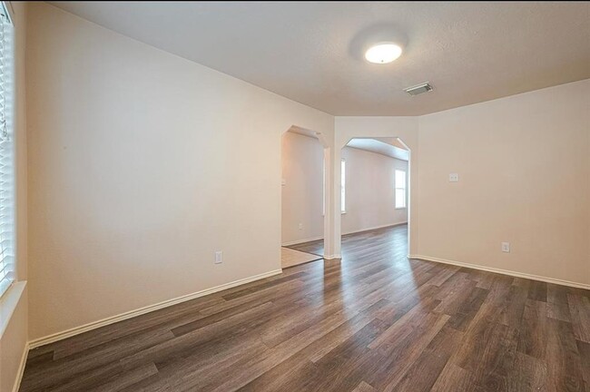 Building Photo - 1123 Desert Palms Ln
