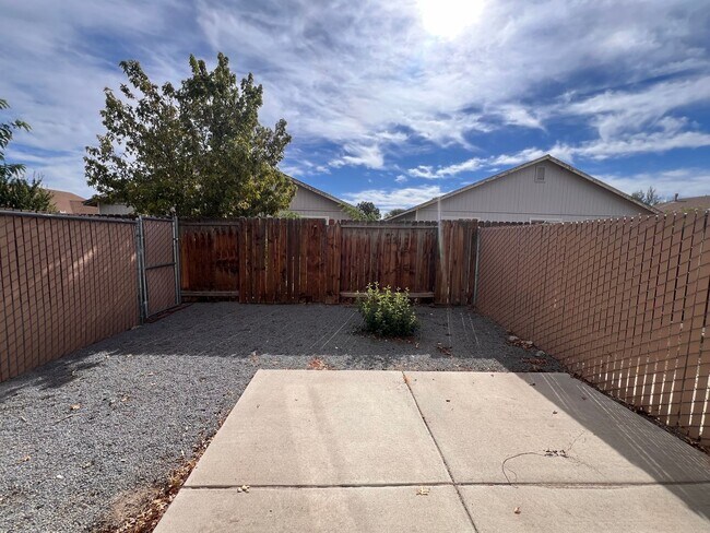 Building Photo - 665 Starlite Dr