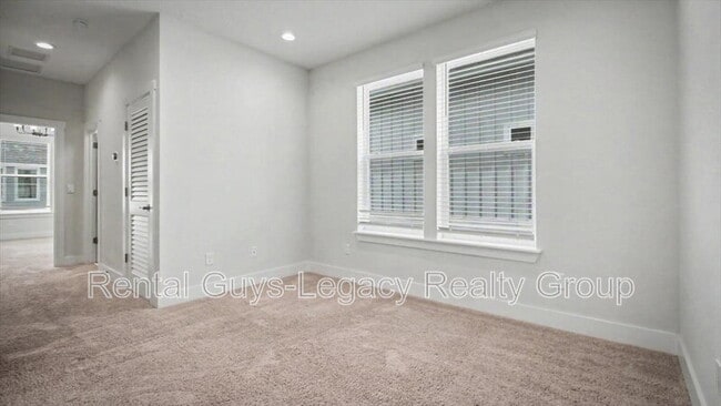 Building Photo - 409 Crestview Dr