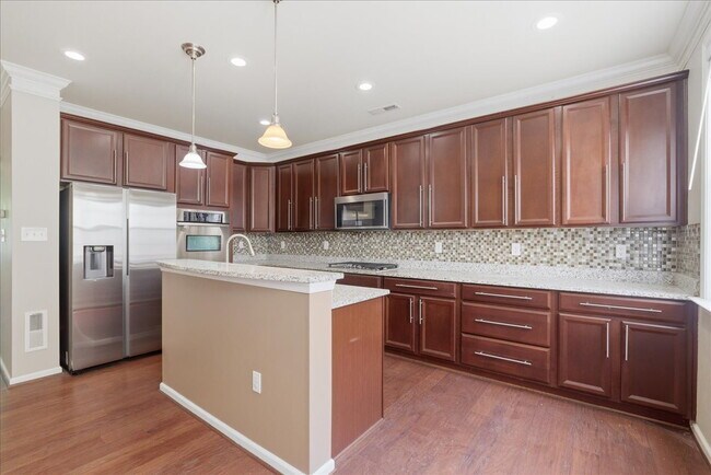 Building Photo - Expansive 4BR / 4.5BA Townhome in Lansdowne Town Center – Over 3,400 Sq Ft!