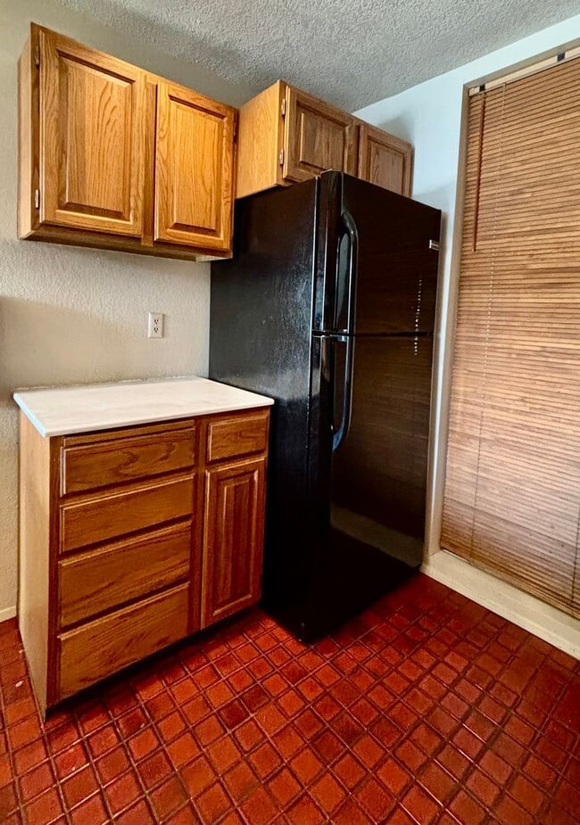 Building Photo - 2 Bed / 1.5 60-01 Redmond Townhouse $2,695/mo